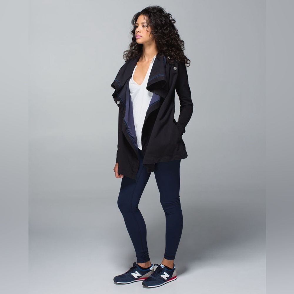 Lululemon Athletica Savasana black cowl funnel neck wrap jacket Sz 6